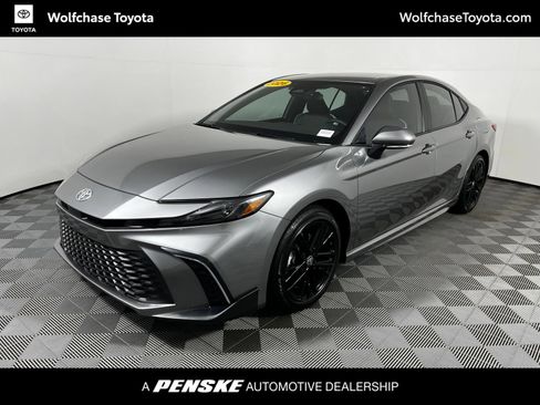 Used 2026 Toyota Camry SE FWD image 1