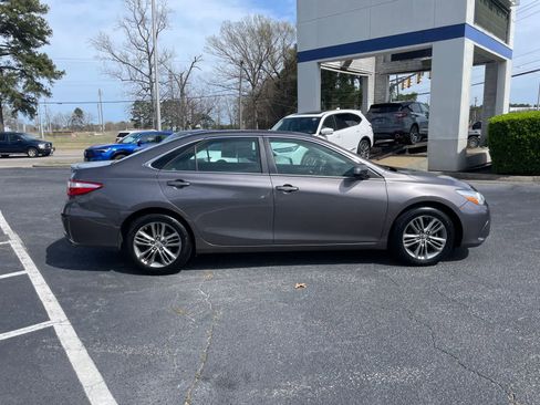 Used 2015 Toyota Camry SE image 6