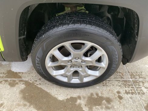 Certified 2017 Jeep Renegade Latitude w/ Cold Weather Group image 15