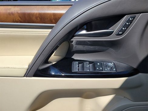 Used 2017 Lexus LX 570 4WD image 18