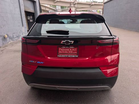 Used 2023 Chevrolet Bolt EUV LT FWD image 4