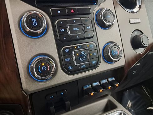 Used 2015 Ford F350 Lariat w/ Chrome Package image 21