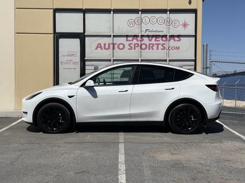 Used 2024 Tesla Model Y Long Range AWD/4WD image 5