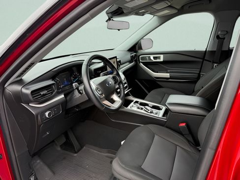 Used 2022 Ford Explorer XLT AWD/4WD image 4