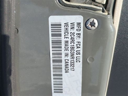 Used 2022 Chrysler Pacifica Touring-L image 28