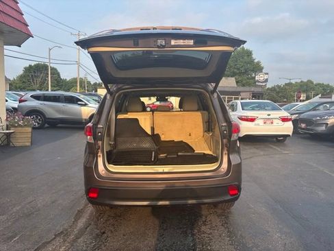 Used 2018 Toyota Highlander XLE AWD/4WD image 19