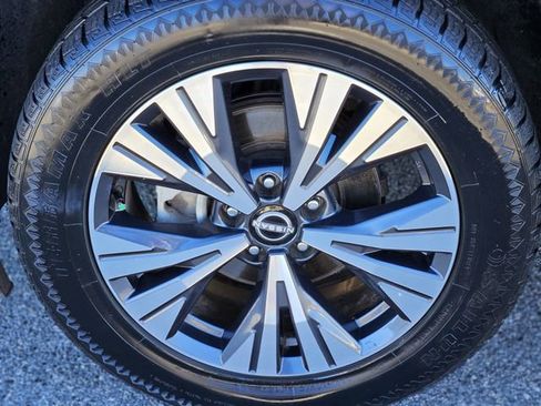 Certified 2023 Nissan Rogue SV image 10