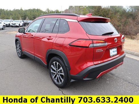 Used 2024 Toyota Corolla Cross XLE w/ Convenience Package image 5