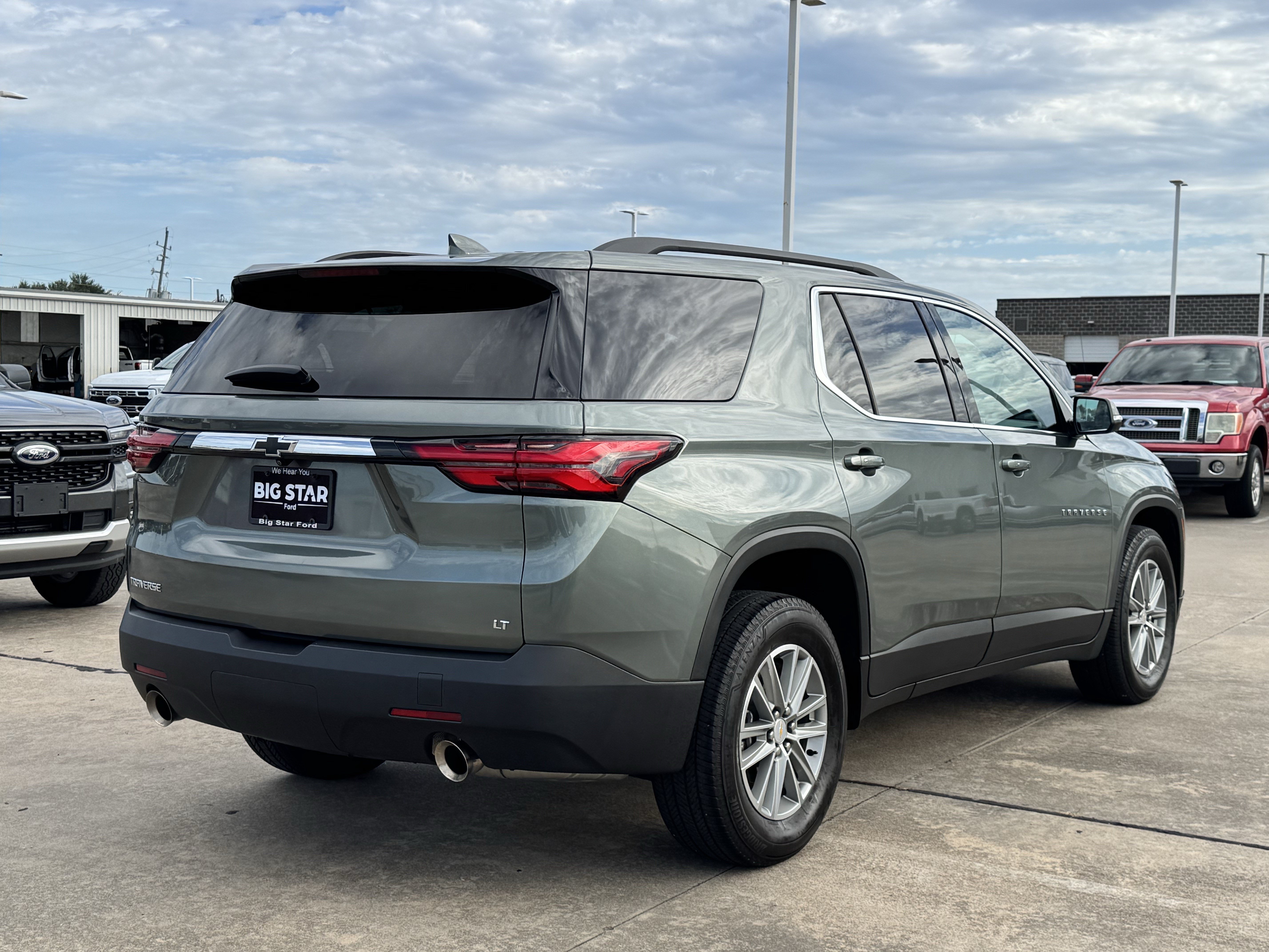 Used 2023 Chevrolet Traverse LT FWD image 7