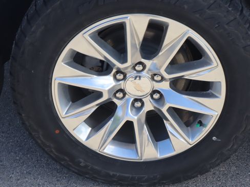 Used 2023 Chevrolet Suburban Premier AWD/4WD image 9