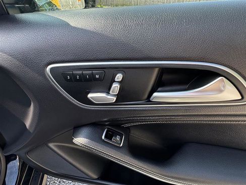 Used 2020 Mercedes-Benz GLA 250 4MATIC image 37