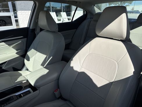 Used 2022 Nissan Altima 2.5 Platinum image 11