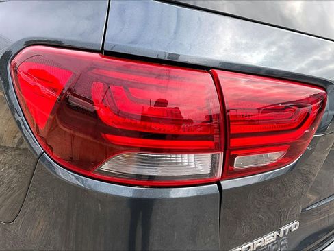 Used 2020 Kia Sorento S image 27