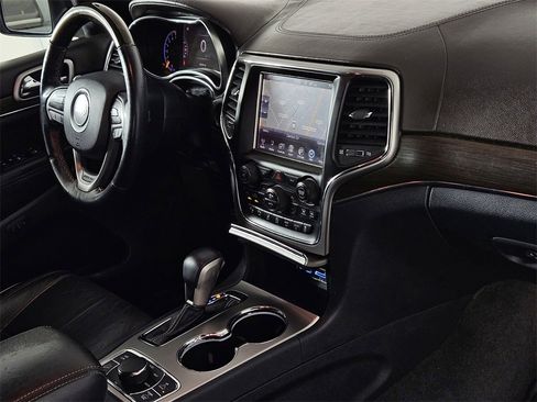 Used 2017 Jeep Grand Cherokee Overland w/ Jeep Active Safety Group image 32