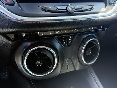 Used 2024 Chevrolet Blazer LT w/ Midnight/Sport Edition FWD image 13