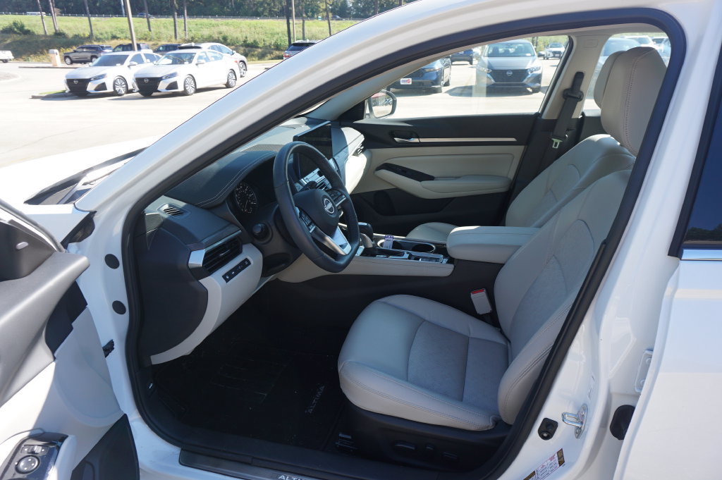 Used 2024 Nissan Altima 2.5 SL FWD image 2
