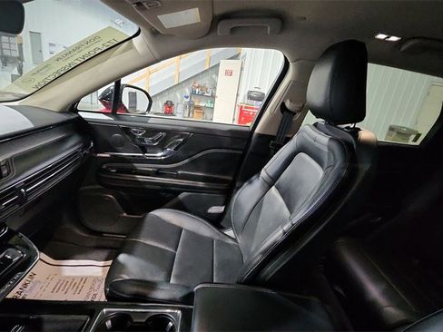 Used 2025 Lincoln Corsair AWD w/ Equipment Group 101A image 11