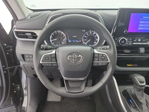 Used 2026 Toyota Highlander XLE AWD/4WD image 23