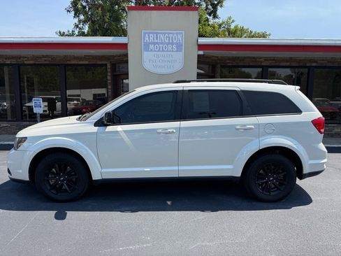 Used 2019 Dodge Journey SE FWD image 1