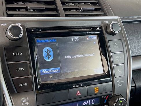 Used 2017 Toyota Camry XLE image 12