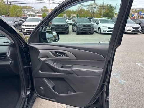 Used 2020 Chevrolet Traverse RS AWD/4WD image 12