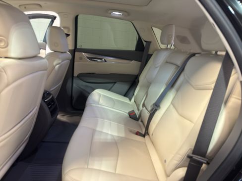 Used 2017 Cadillac XT5 Luxury w/ Driver Awareness Package AWD/4WD image 28