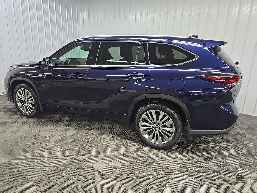 Used 2024 Toyota Highlander Platinum AWD/4WD image 4