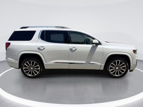 Used 2022 GMC Acadia Denali w/ Denali Ultimate Package AWD/4WD image 3