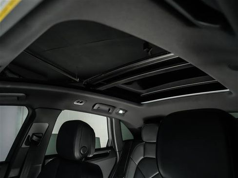 Certified 2026 Porsche Macan AWD/4WD image 17