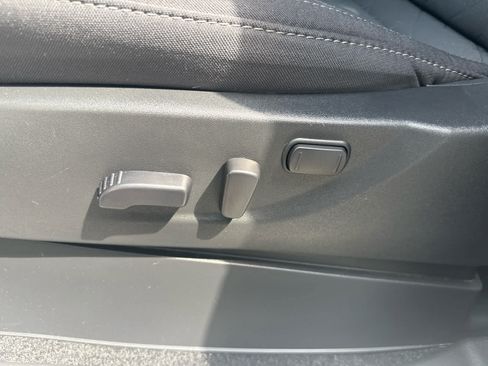 Used 2025 Nissan Frontier SV RWD image 18
