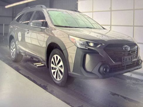 Used 2024 Subaru Outback Premium AWD/4WD image 1