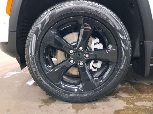 New 2025 Jeep Grand Cherokee L Limited w/ Luxury Tech Group II image 10