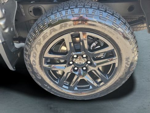 Used 2025 Chevrolet Silverado 1500 Custom w/ Turbomax Blackout Package AWD/4WD image 9
