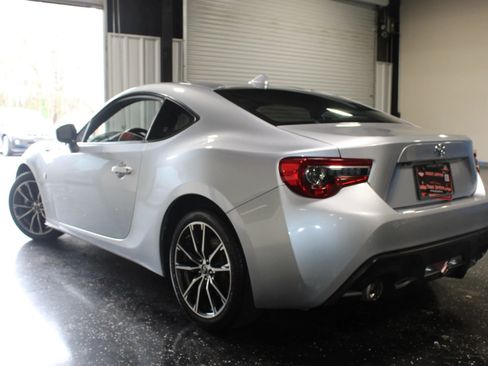 Used 2018 Toyota 86 image 4
