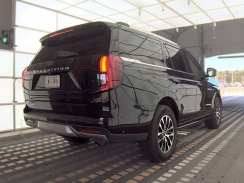 Used 2025 Ford Expedition Platinum AWD/4WD image 3