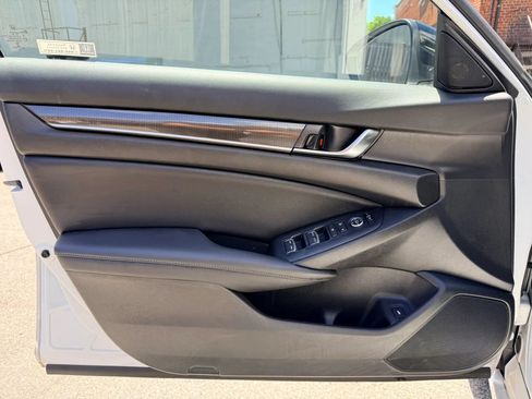 Used 2022 Honda Accord Sport image 11