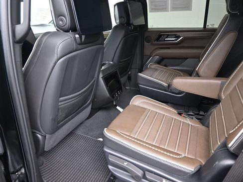 Used 2025 GMC Yukon Denali Ultimate image 11