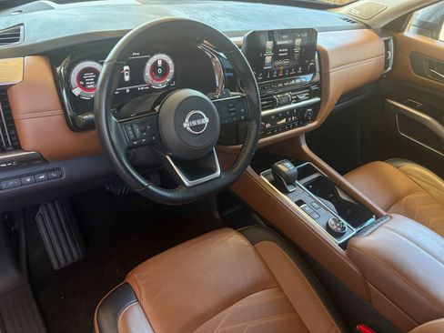 Used 2025 Nissan Pathfinder Platinum w/ Lighting Package (N93) AWD/4WD image 6