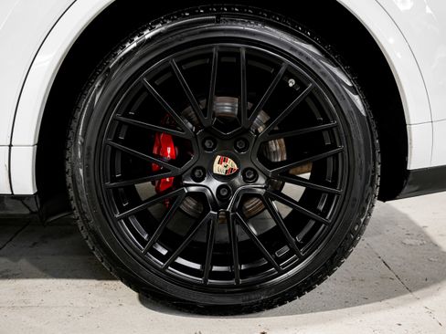 Used 2020 Porsche Cayenne S image 54