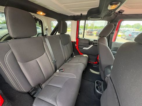 Used 2014 Jeep Wrangler Unlimited Sahara w/ Dual Top Group AWD/4WD image 34