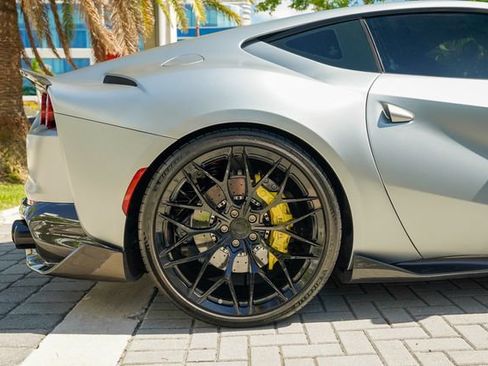 Used 2018 Ferrari 812 Superfast RWD image 29
