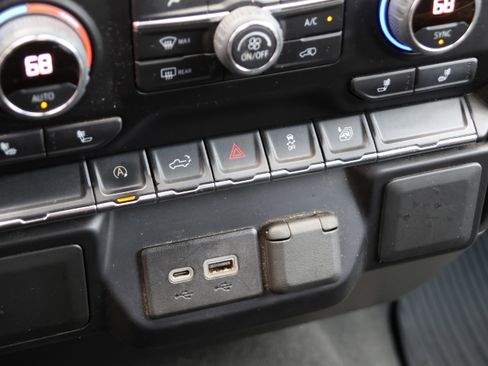 Used 2021 Chevrolet Silverado 1500 LT AWD/4WD image 29