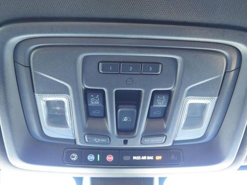 Used 2022 Chevrolet Silverado 1500 High Country w/ Technology Package image 14