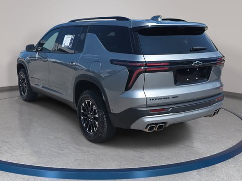 Used 2025 Chevrolet Traverse Z71 w/ Enhanced Driving Package AWD/4WD image 7
