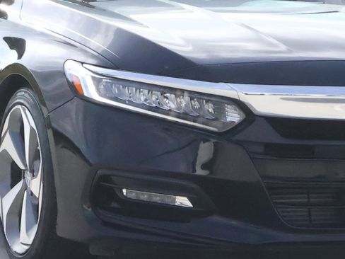 Used 2018 Honda Accord Touring image 7