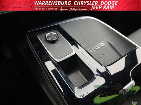 Used 2025 Buick Enclave Preferred AWD/4WD image 22