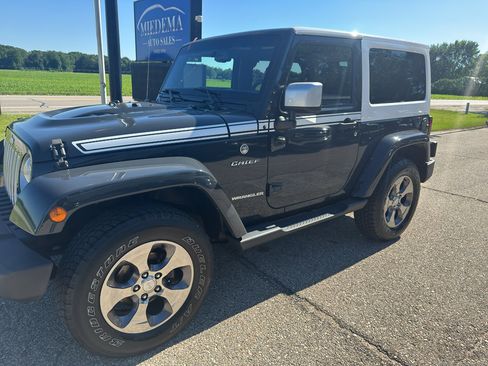 Used 2017 Jeep Wrangler Sahara w/ Quick Order Package 24E Chief AWD/4WD image 6