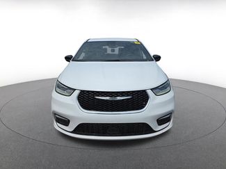 Used 2025 Chrysler Pacifica Select video 2