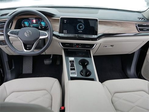 Certified 2025 Volkswagen Atlas SE image 22