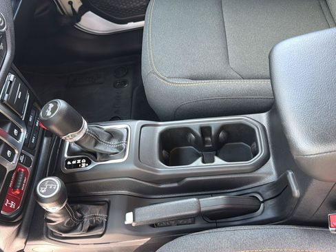 Used 2026 Jeep Wrangler Sport AWD/4WD image 17